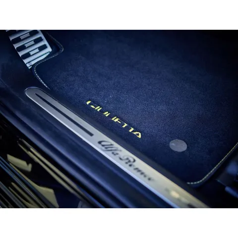 Tapis en moquette avec broderie jaune Lhd - Mt/Mta