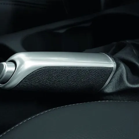 Pommeau de frein à main avec insert finition aluminium