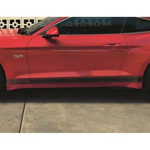 Bandes décoratives latérales triples Ford Performance Avec lettrage Mustang, noir mat