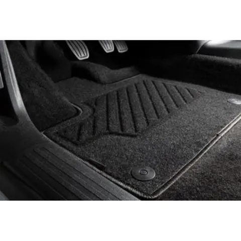 JEU DE TAPIS MOQUETTE AIGUILLETEE - AVANT