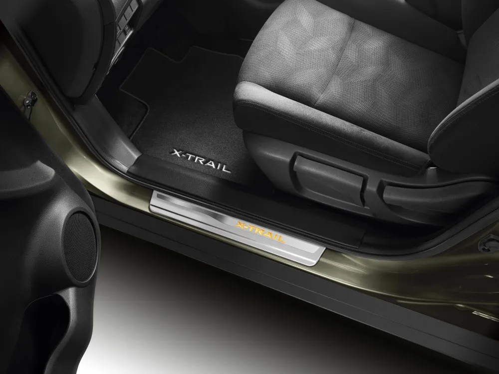 SEUILS DE PORTES RÉTROÉCLAIRÉS (JEU AVANT) NISSAN
