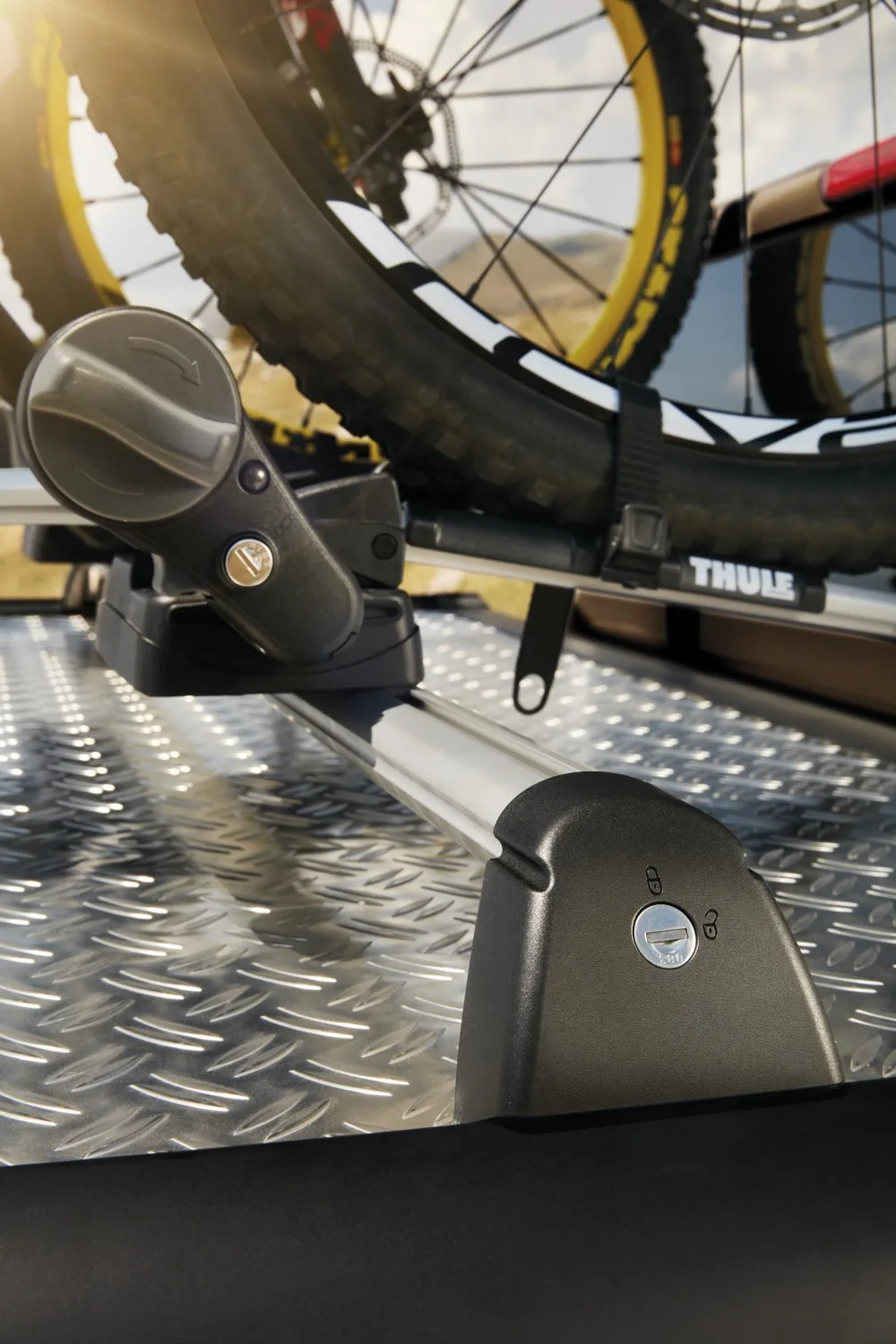 BARRES DE TOIT TRANSVERSALES POUR RAILS DE TOIT D'ORIGINE NISSAN