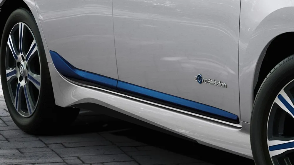 BAGUETTES LATÉRALES BLEU ELECTRIQUE NISSAN
