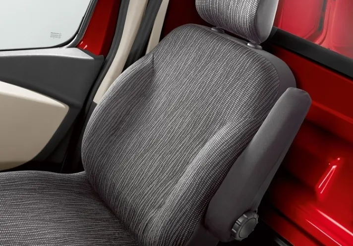 HOUSSES DE SIÈGE AQUILA (SIÈGE CONDUCTEUR + BANQUETTE 1/1 COMBI + 3 APPUIS-TÊTES) NISSAN