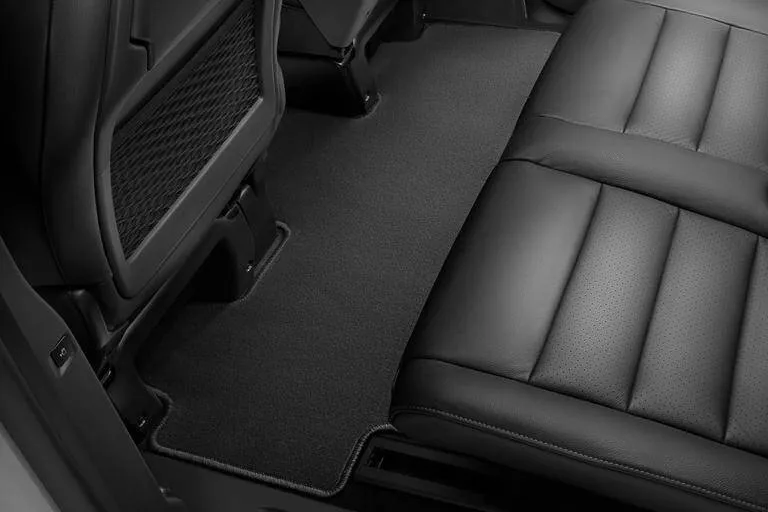TAPIS MONOBLOC RANG 2 EN MOQUETTE AIGUILLETEE PEUGEOT