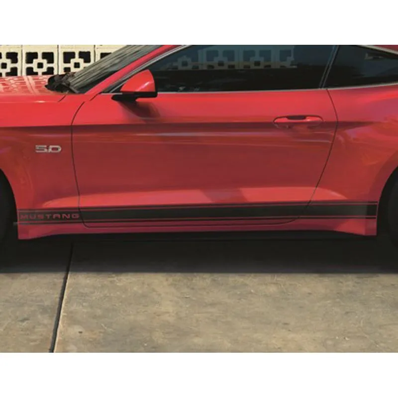 BANDES DÉCORATIVES LATÉRALES TRIPLES FORD PERFORMANCE AVEC LETTRAGE MUSTANG, NOIR MAT