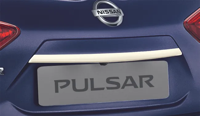 POIGNÉE DE COFFRE BLANC ARCTIQUE NISSAN