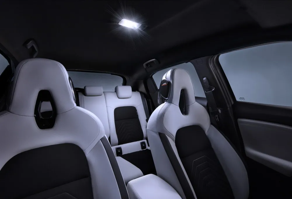 ÉCLAIRAGE INTÉRIEUR LED (PLAFONNIER ARRIÈRE) NISSAN