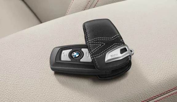 Porte-Clés en Cuir Noir BMW Série 1-3-5 X1-X2/X3/X5/X6 Performance M  (Qualité)